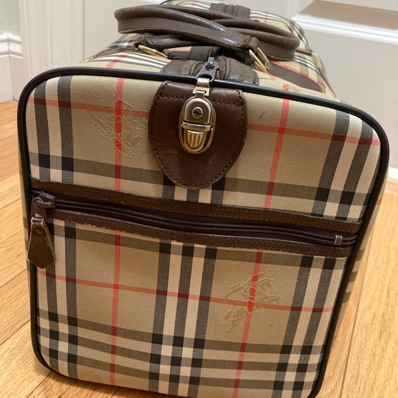 Burberrys Duffle Travel Bag - Picture 6 of 12